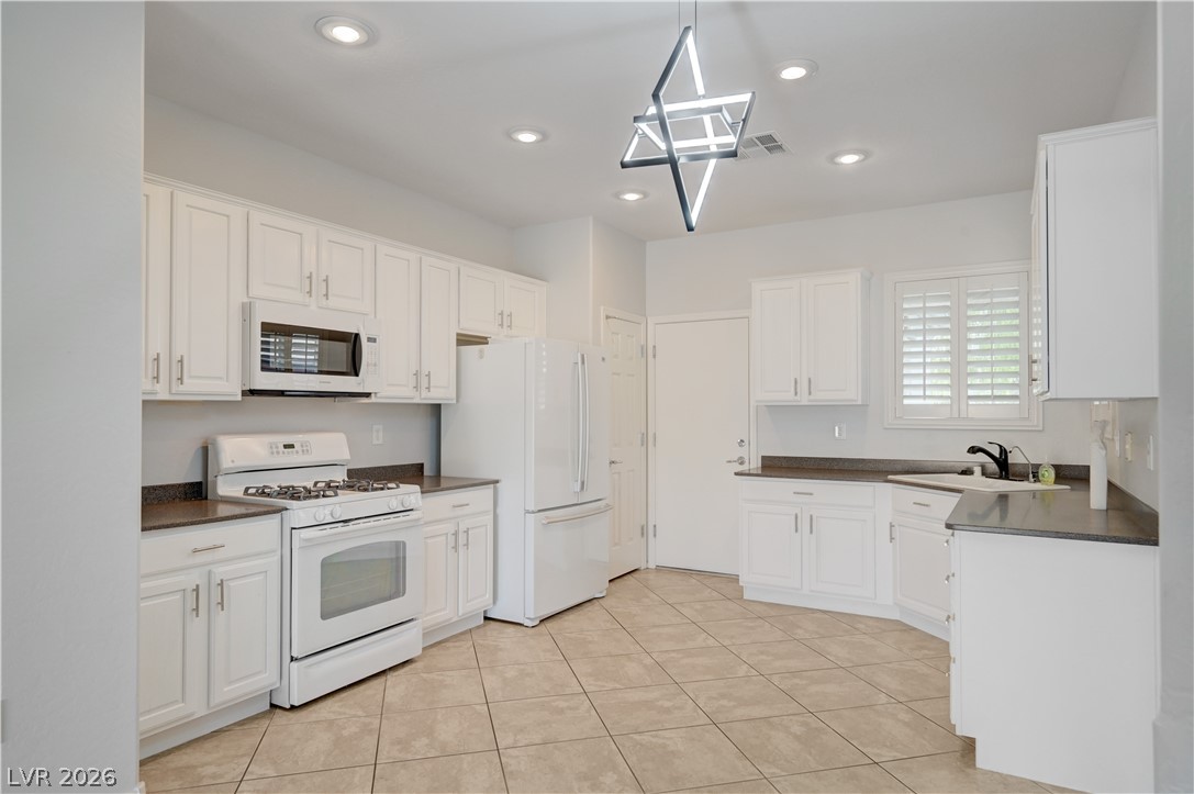 2576 Binary Stars Street Henderson, NV 89044 - Photo 9 of 61