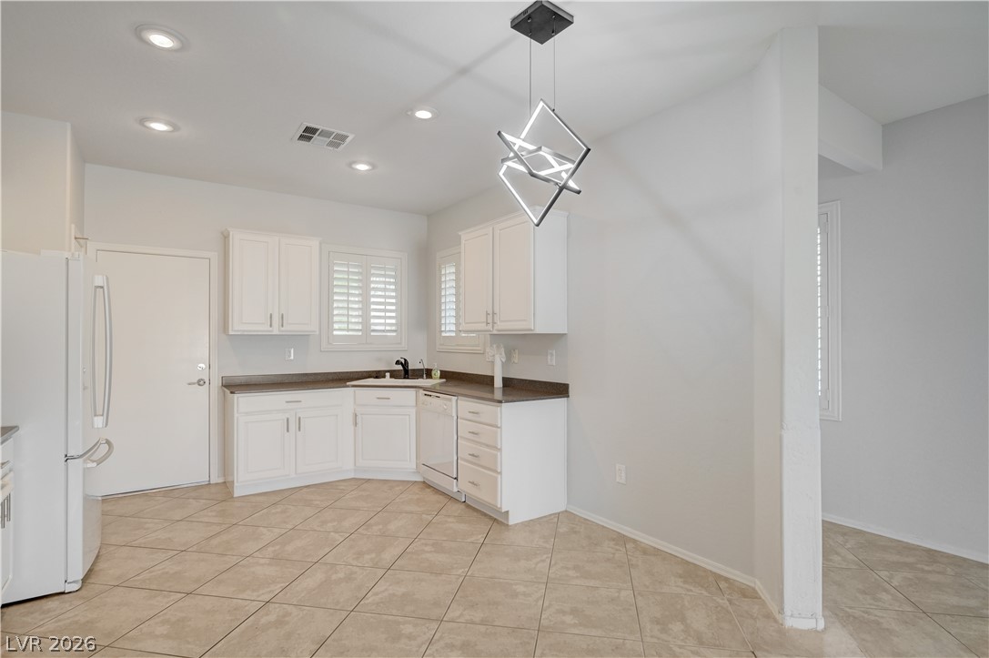 2576 Binary Stars Street Henderson, NV 89044 - Photo 10 of 61