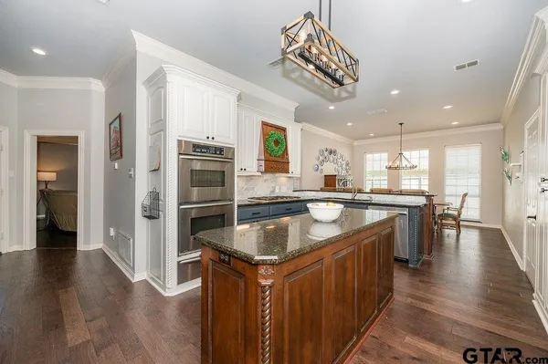 $725,000 | 5703 Spring Creek Drive, Tyler, TX 75703