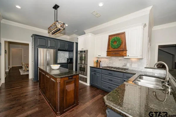 $725,000 | 5703 Spring Creek Drive, Tyler, TX 75703