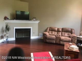 4102 Alexander Road Olive Branch, MS 38654 - Photo 2 of 9 GREATROOM