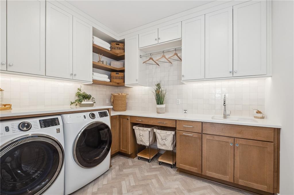 205 Rothaar Court Venetia, PA 15367 - Photo 21 of 35 a utility room with sink dryer and washer