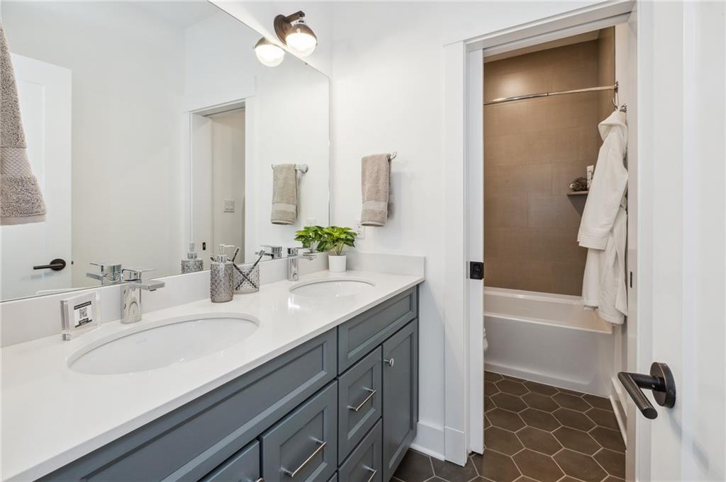 205 Rothaar Court Venetia, PA 15367 - Photo 24 of 35 a bathroom with a bathtub and a sink