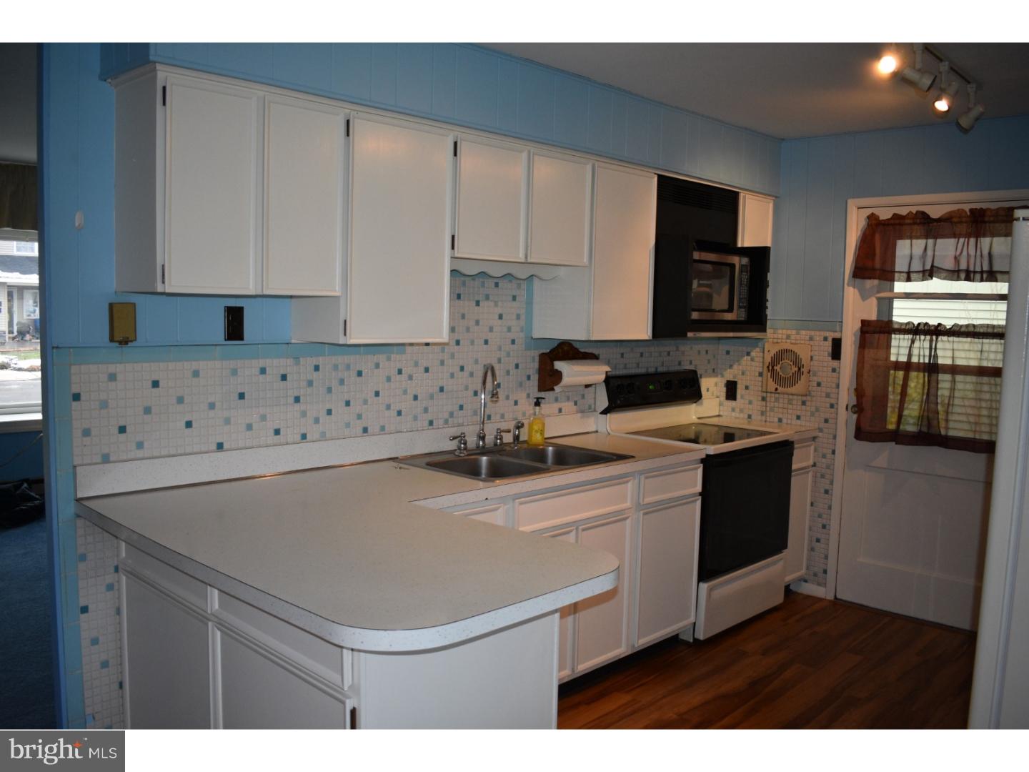 815 Chatham Road Fairless Hills, PA 19030 - Photo 13 of 23 Kitchen