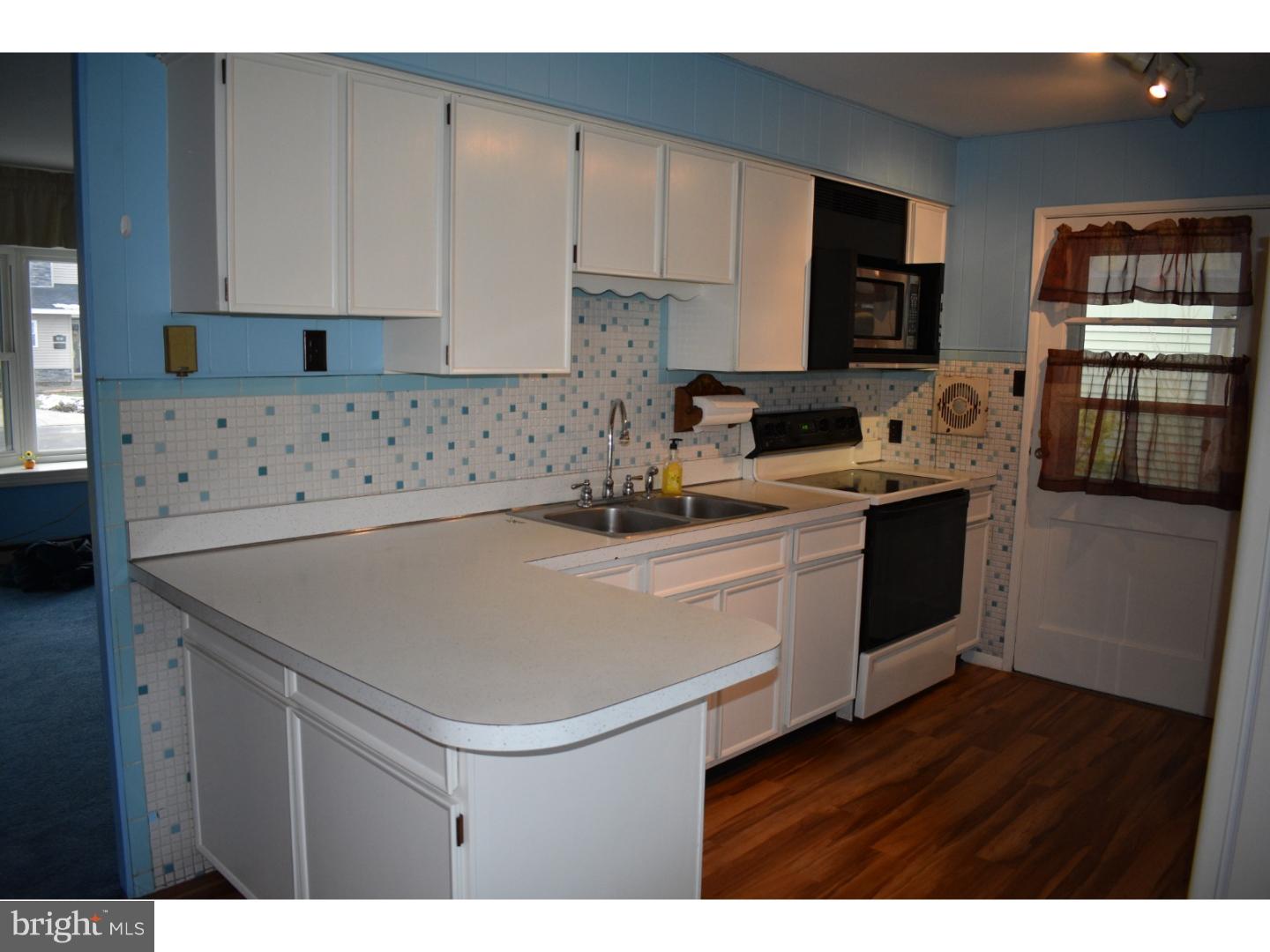 815 Chatham Road Fairless Hills, PA 19030 - Photo 22 of 23 Kitchen