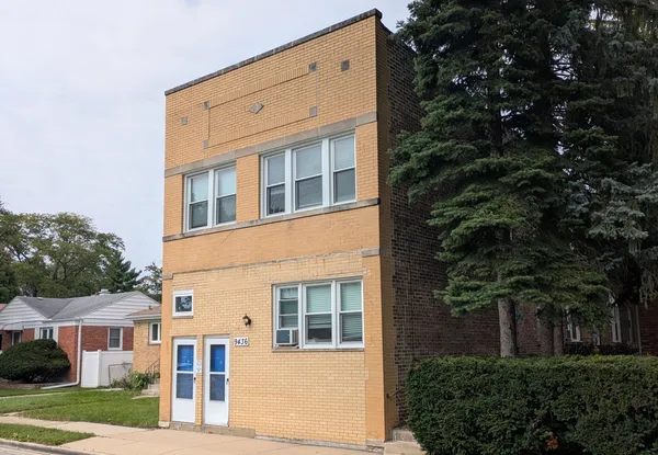 $1,800 | 9436 Lincoln Avenue, Unit 1R, Brookfield, IL 60513