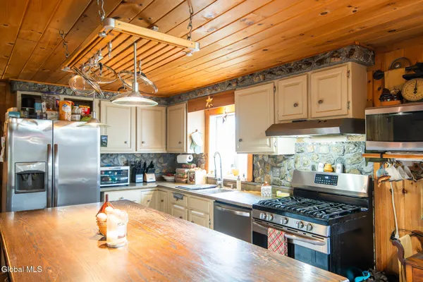 $435,500 | 26 Rapp Road, Austerlitz, NY 12017