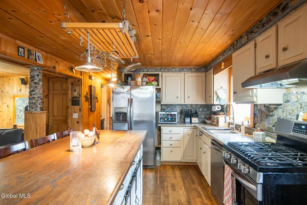$435,500 | 26 Rapp Road, Austerlitz, NY 12017