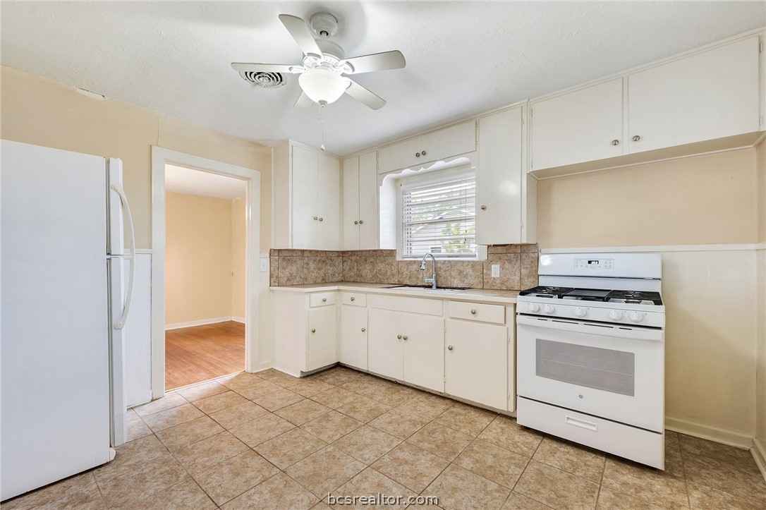 110 North Gordon Street Bryan, TX 77802 - Photo 7 of 18