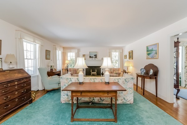 17 Forster Road Manchester, MA 01944 - Photo 5 of 28 Gallery Image 5