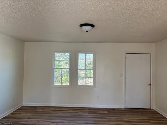 $1,200 | 206 Hedrick Street, Lexington, NC 27292