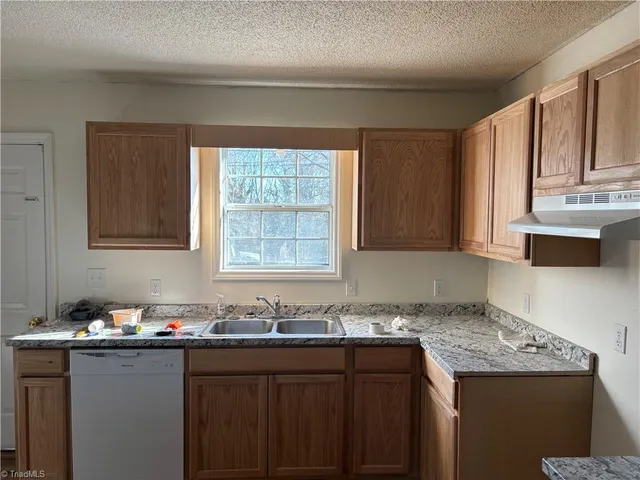 $1,200 | 206 Hedrick Street, Lexington, NC 27292