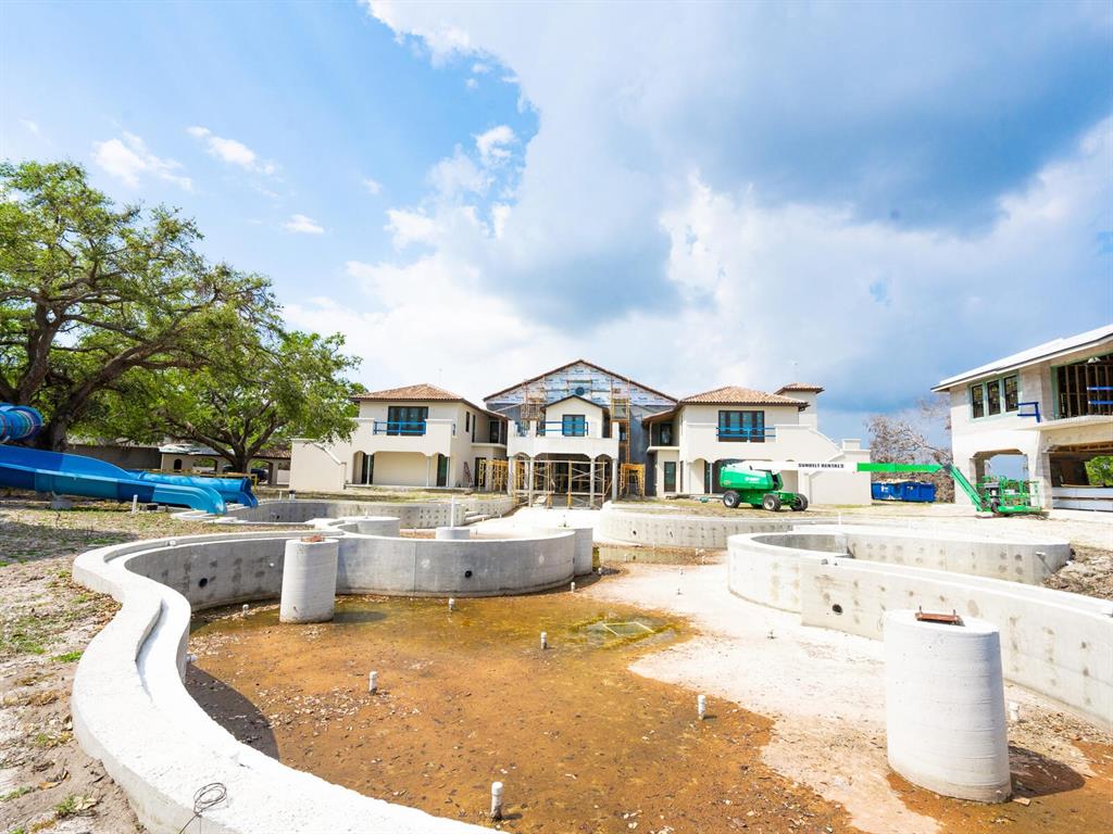 600 North Jackson Road Venice, FL 34292 - Photo 60 of 61 a front view of a house with a yard