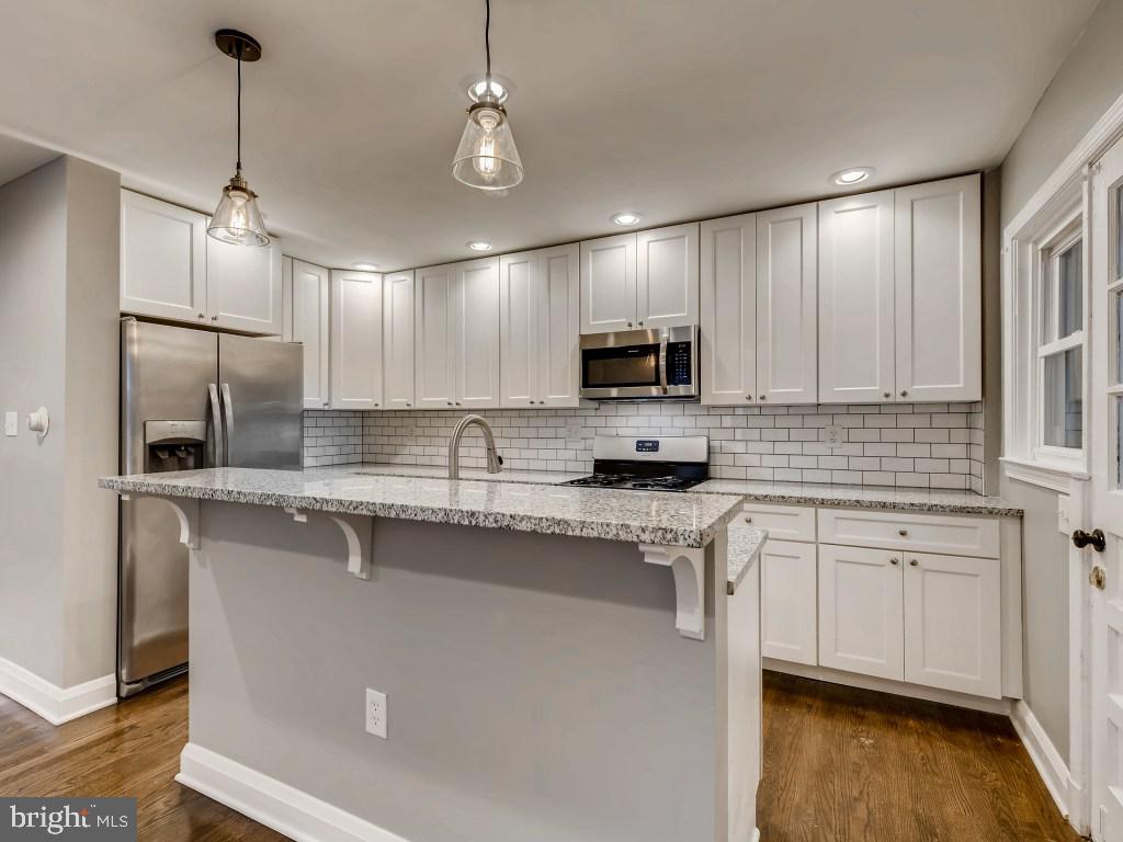 30 Mardrew Road Baltimore, MD 21229 - Photo 3 of 26 STUNNING Kitchen