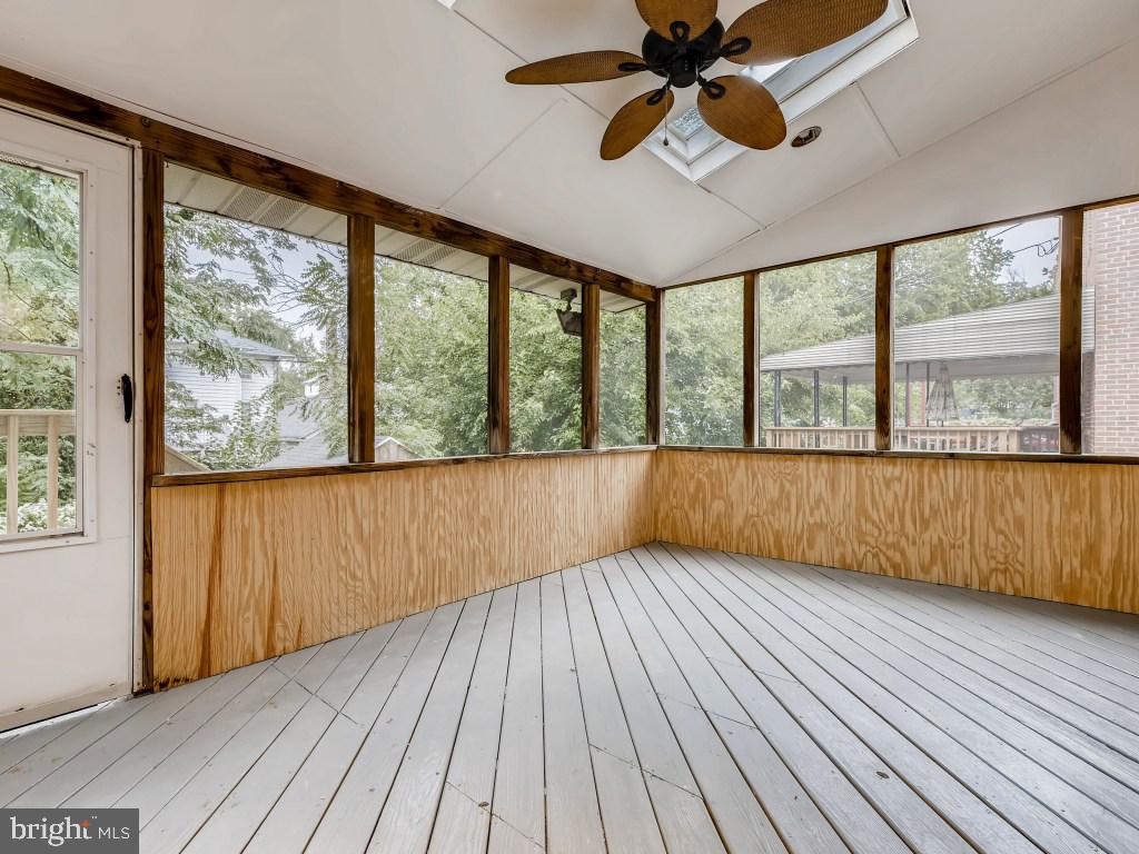 30 Mardrew Road Baltimore, MD 21229 - Photo 23 of 26 Screened In Porch Ready for Entertaining