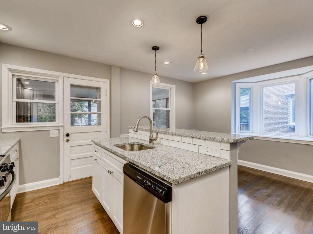 30 Mardrew Road Baltimore, MD 21229 - Photo 5 of 26 Opens to Dining Room