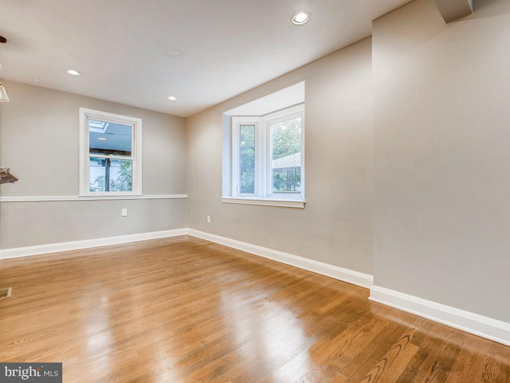 30 Mardrew Road Baltimore, MD 21229 - Photo 7 of 26 Adorable Window Bump Out