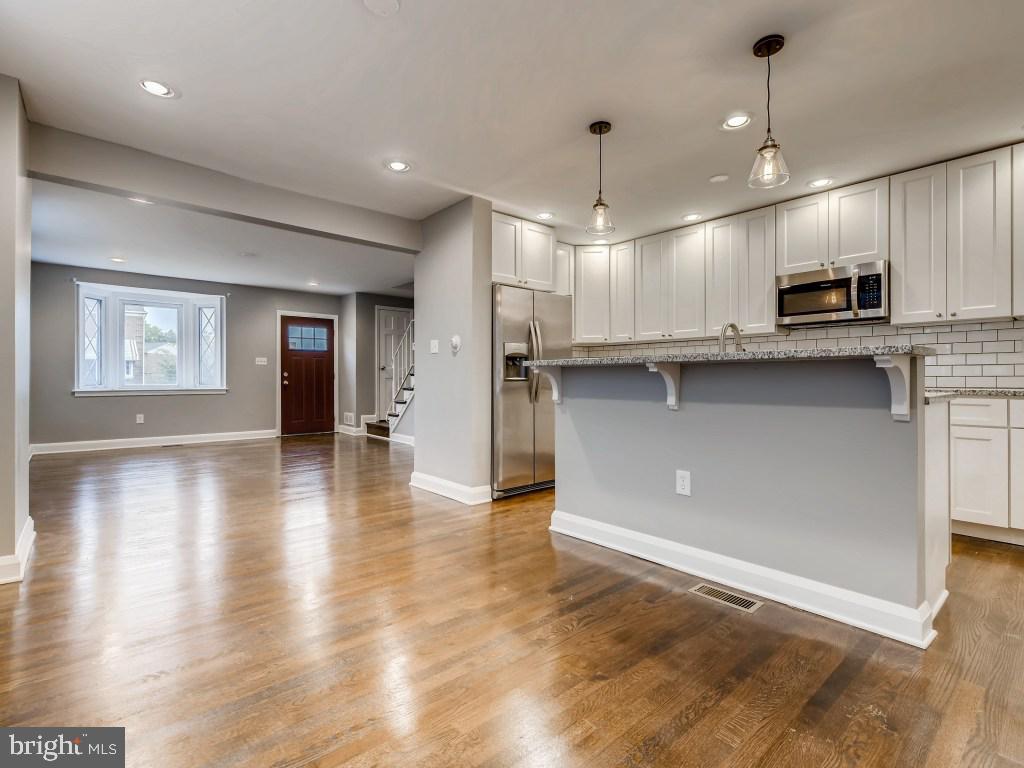 30 Mardrew Road Baltimore, MD 21229 - Photo 8 of 26 Dining Room Flow to Living Room