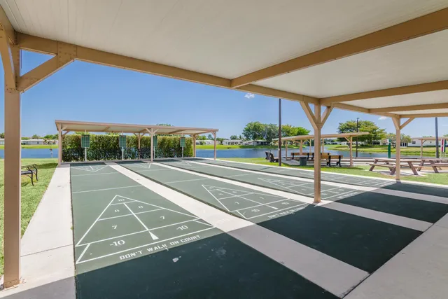 a view of a tennis court