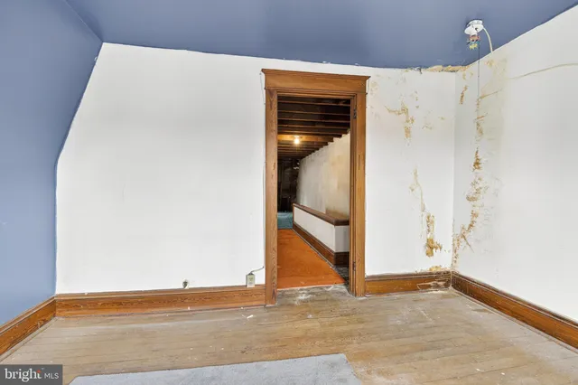 a house view with a backyard space