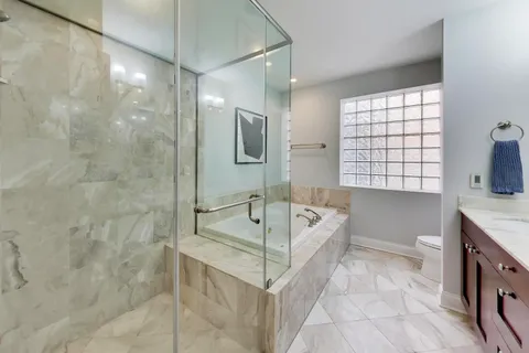 $699,000 | 844 West Roscoe Street, Unit 2E, Chicago, IL 60657