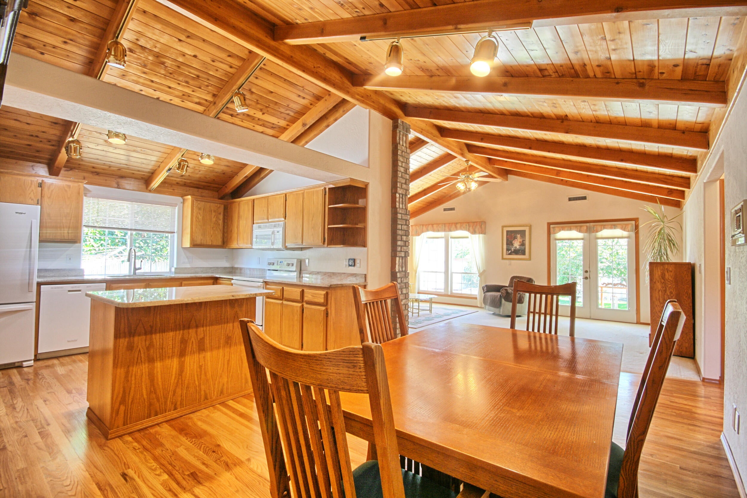 841 Brandon Street Central Point, OR 97502 - Photo 9 of 41 dining to living