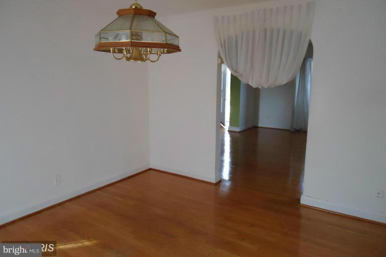 1527 Roundhill Road Baltimore, MD 21218 - Photo 6 of 16 Living Room