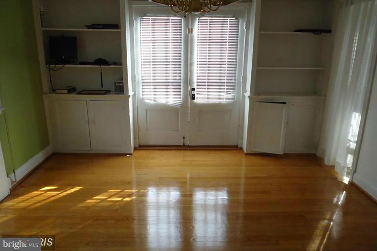 1527 Roundhill Road Baltimore, MD 21218 - Photo 7 of 16 Dining Room