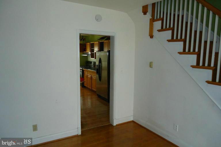 1527 Roundhill Road Baltimore, MD 21218 - Photo 8 of 16 Interior (General)