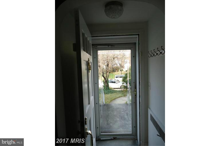 1527 Roundhill Road Baltimore, MD 21218 - Photo 9 of 16 Interior (General)