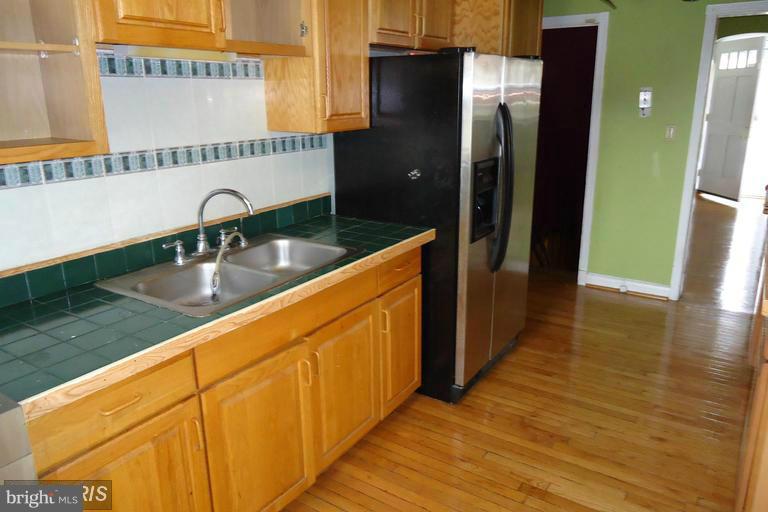 1527 Roundhill Road Baltimore, MD 21218 - Photo 10 of 16 Kitchen