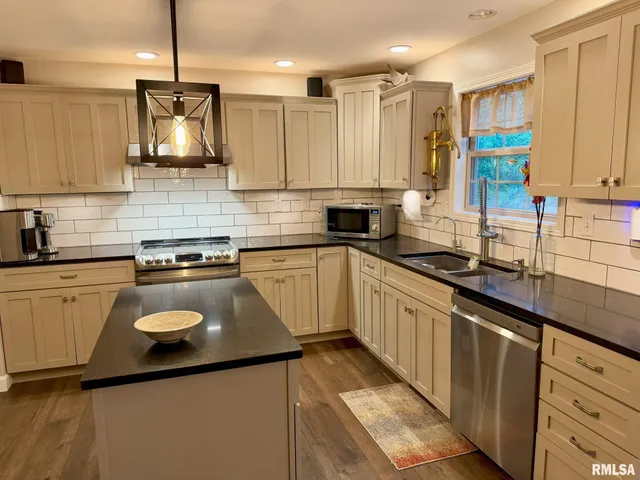 $675,000 | 15104 West Bittersweet Court, Brimfield, IL 61517