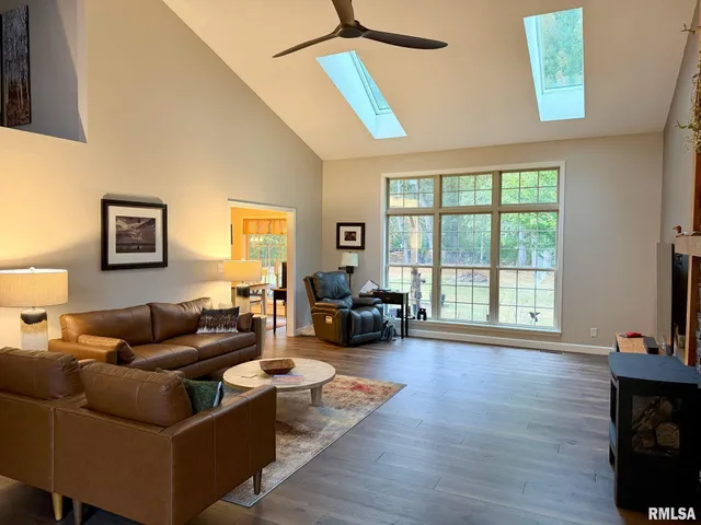 $675,000 | 15104 West Bittersweet Court, Brimfield, IL 61517