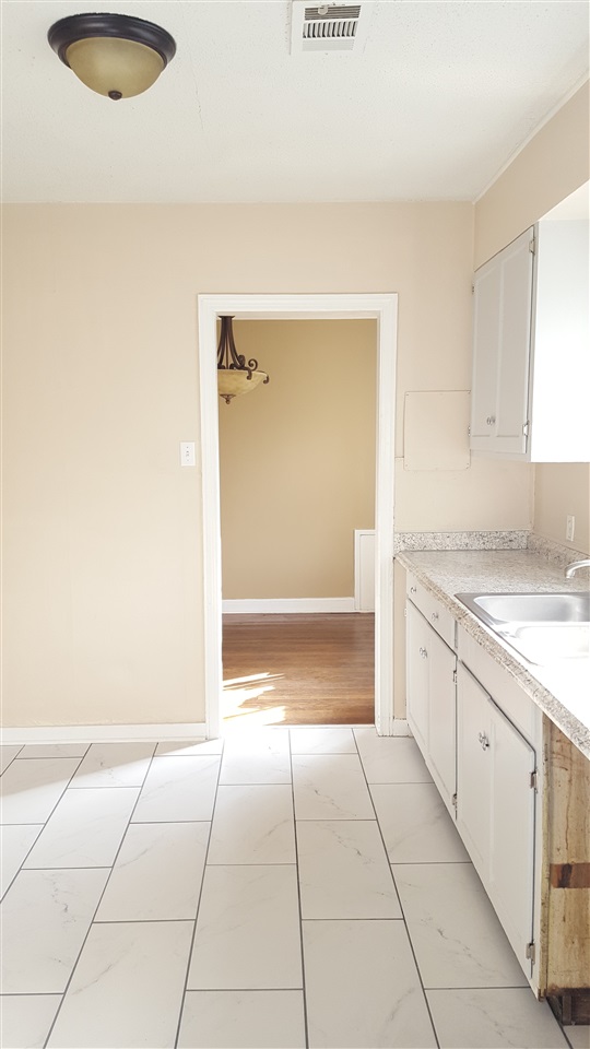 1087 Inman Road Memphis, TN 38111 - Photo 19 of 25 Kitchen
