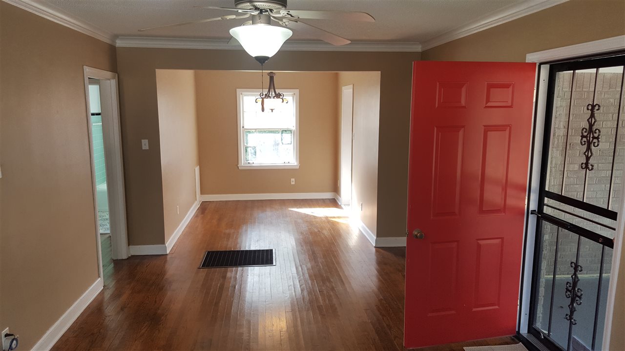 Spacious Living/Dining Combo