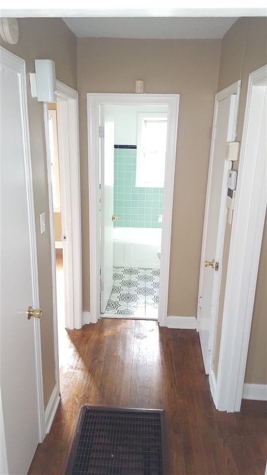 1087 Inman Road Memphis, TN 38111 - Photo 8 of 25 Hallway
