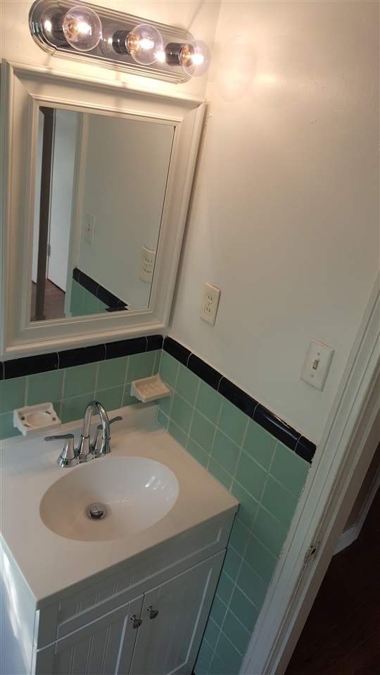 1087 Inman Road Memphis, TN 38111 - Photo 10 of 25 Bathroom