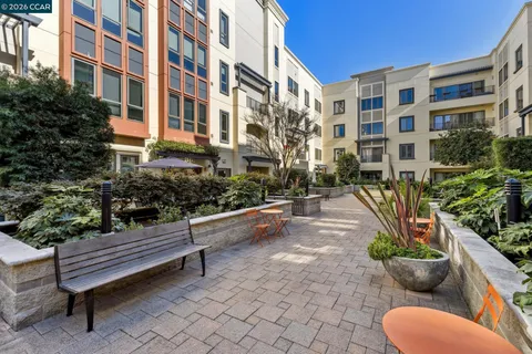 $425,000 | 438 West Grand Avenue, Unit 432, Oakland, CA 94612