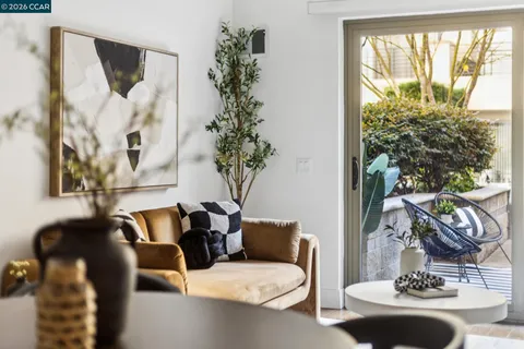 $425,000 | 438 West Grand Avenue, Unit 432, Oakland, CA 94612