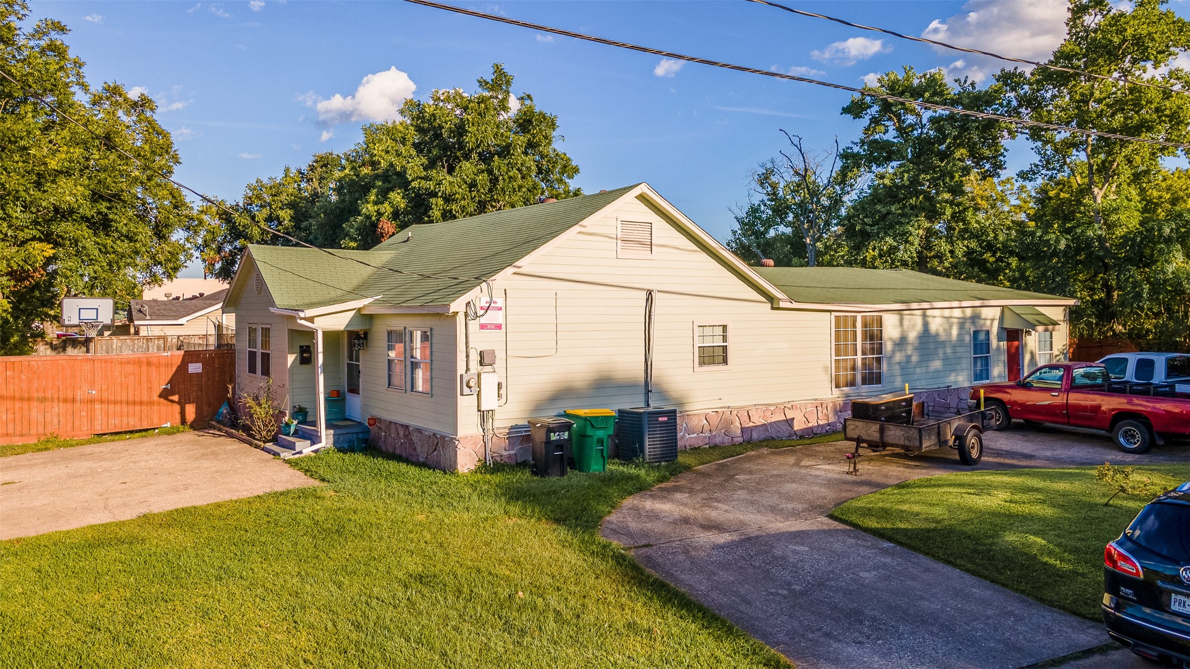 701 Ward Road Baytown, TX 77520 - Photo 17 of 19 a view of a house with backyard sitting area and garden