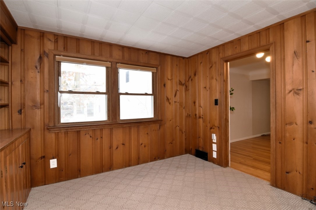 1491 Edgefield Road Cleveland, OH 44124 - Photo 14 of 41