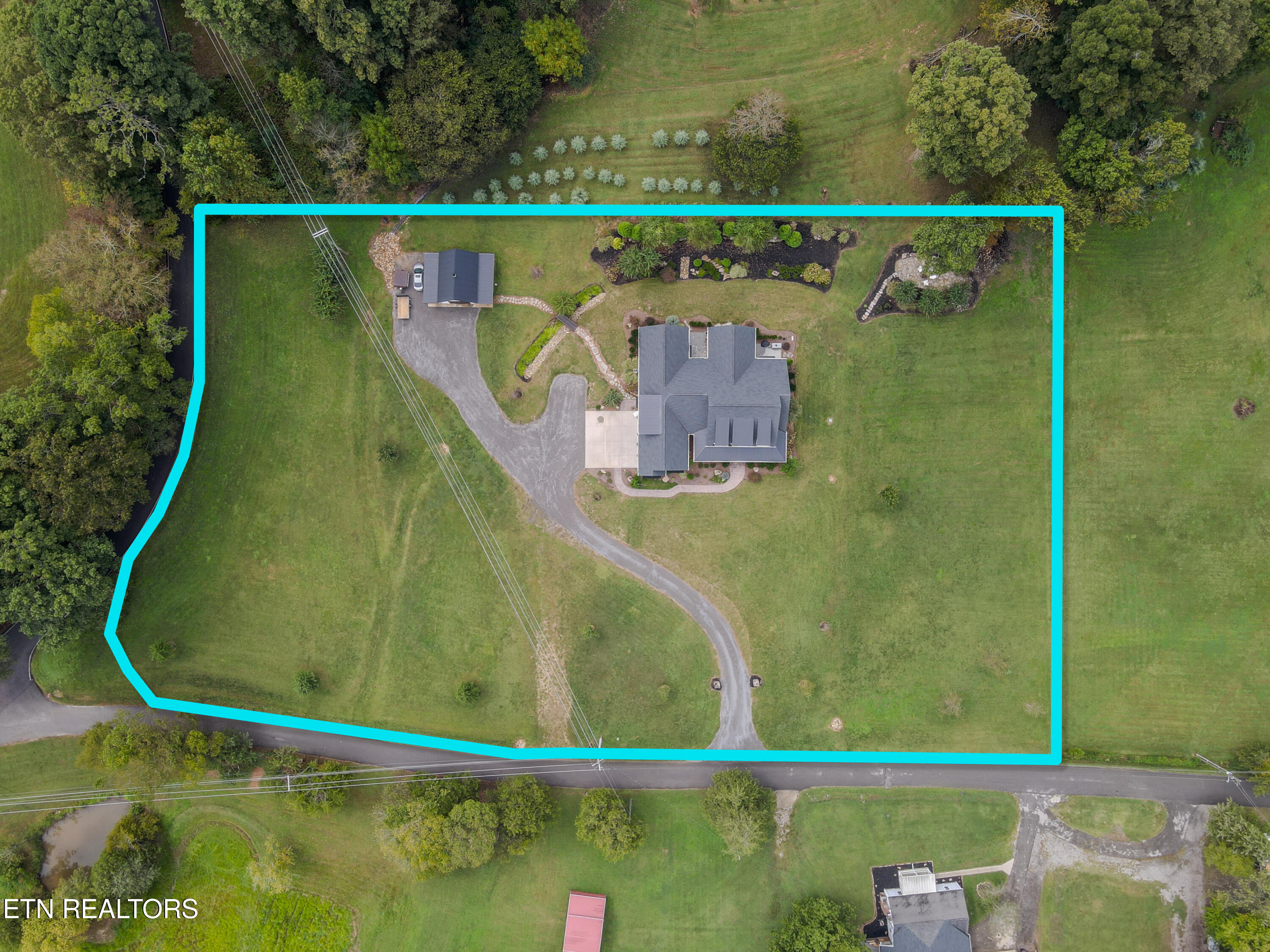 828 Reed Drive Powell, TN 37849 - Photo 5 of 60 828ReedDr-6