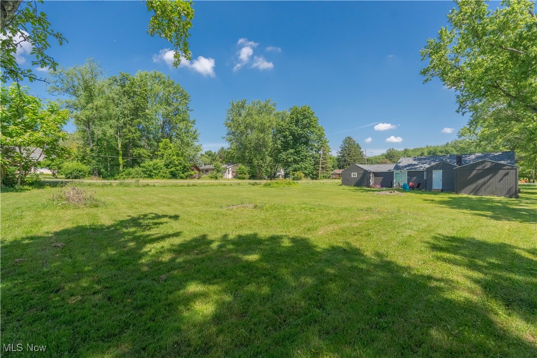3316 Wadsworth Road Barberton, OH 44203 - Photo 34 of 36 View of grassy yard
