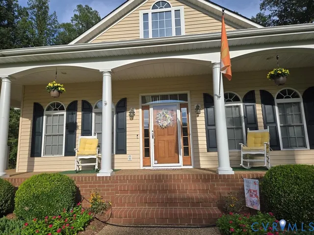 a house view with a outdoor space