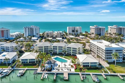$1,395,000 | 2850 Gulf Shore Boulevard North, Unit 201, Naples, FL 34103