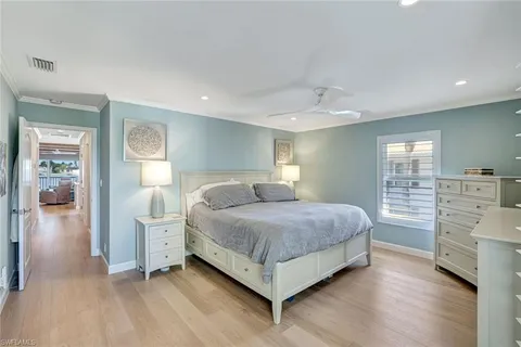 $1,395,000 | 2850 Gulf Shore Boulevard North, Unit 201, Naples, FL 34103