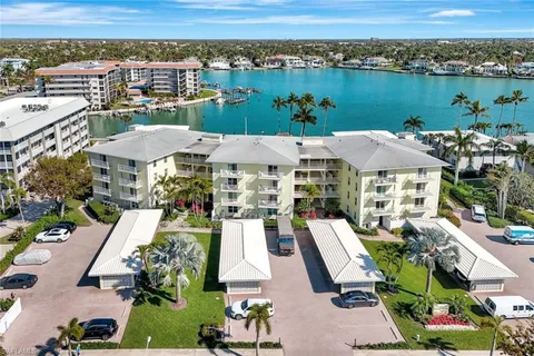 $1,395,000 | 2850 Gulf Shore Boulevard North, Unit 201, Naples, FL 34103