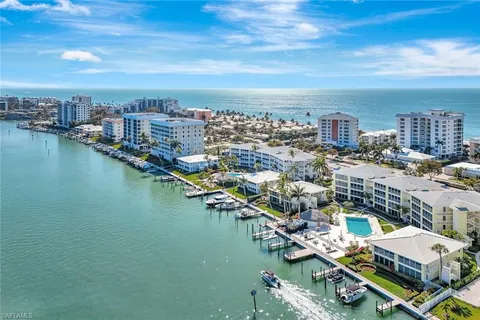 $1,395,000 | 2850 Gulf Shore Boulevard North, Unit 201, Naples, FL 34103