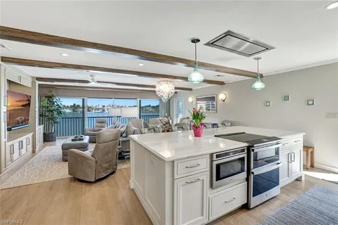 $1,395,000 | 2850 Gulf Shore Boulevard North, Unit 201, Naples, FL 34103