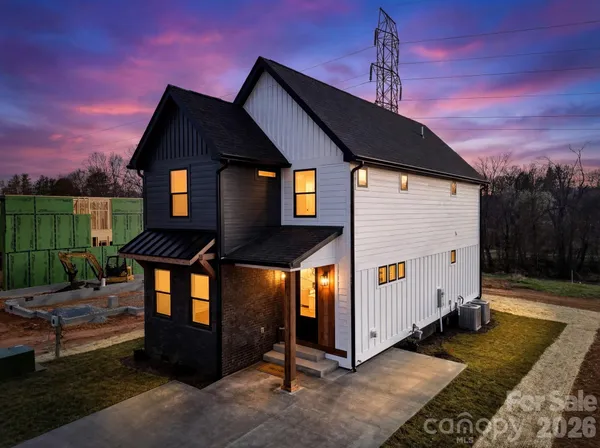 $595,000 | 4 South Martha Kate Drive, Hendersonville, NC 28792